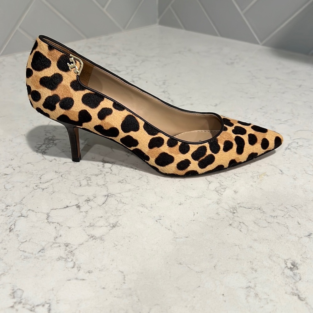 Tory Burch ‘Elizabeth’ Leopard Print Heels. Size 8.